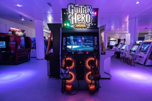 Comment « Guitar Hero » peut-il influencer l'apprentissage de la musique réelle?